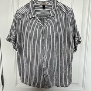 Universal Thread Cropped Button Up Top